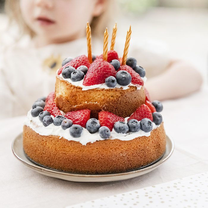 makkelijke makkelijk verjaardagstaart recept kind diy suikervrij peuter kleuter taart