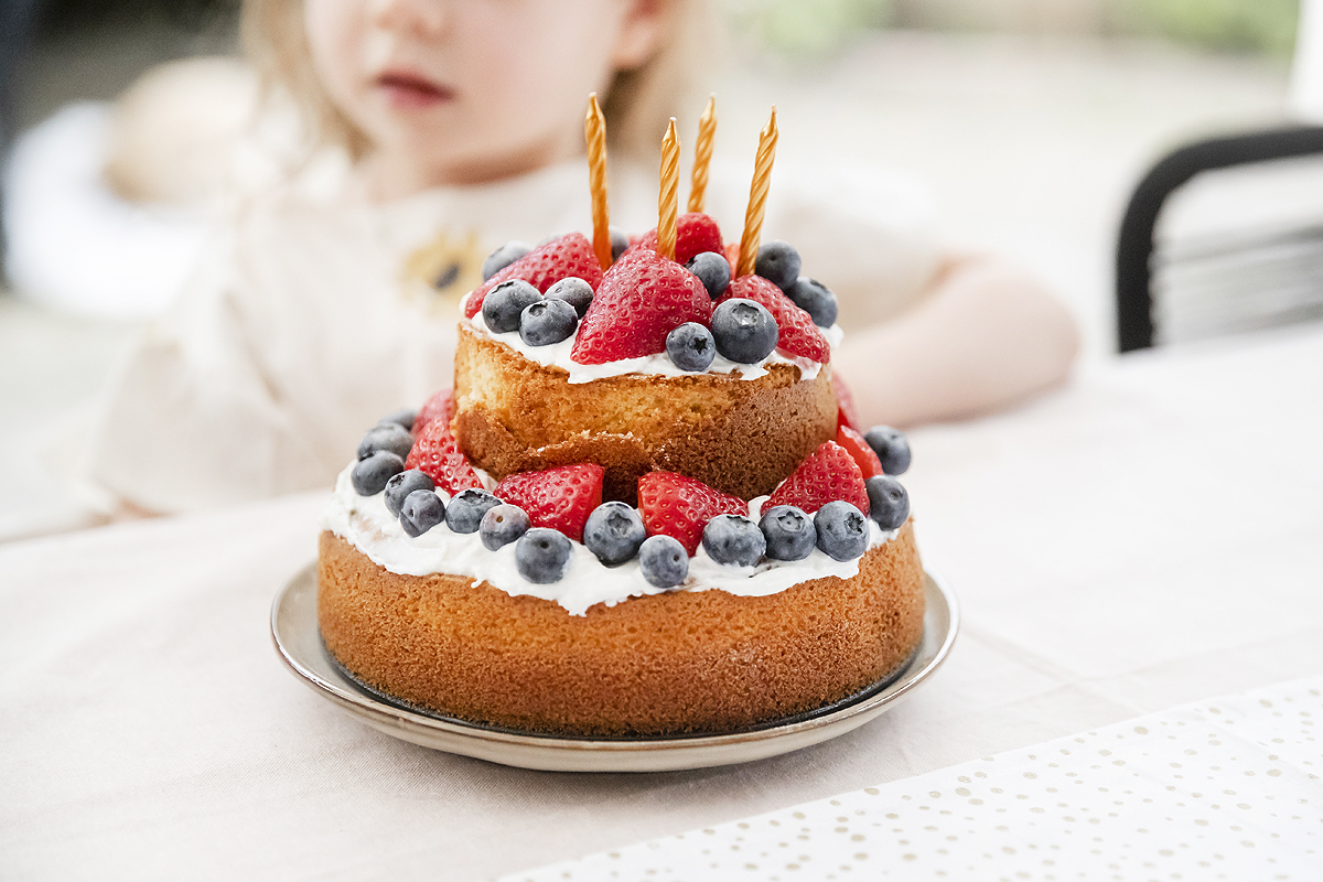 makkelijke makkelijk verjaardagstaart recept kind diy suikervrij peuter kleuter taart